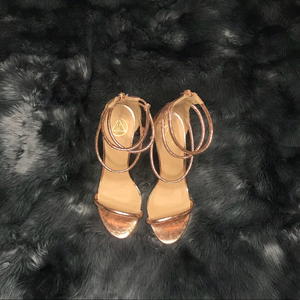 Sexy strappy Metallic rose gold sandals sz 7